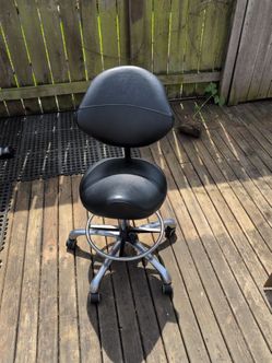 Saddle seat lift and tilt