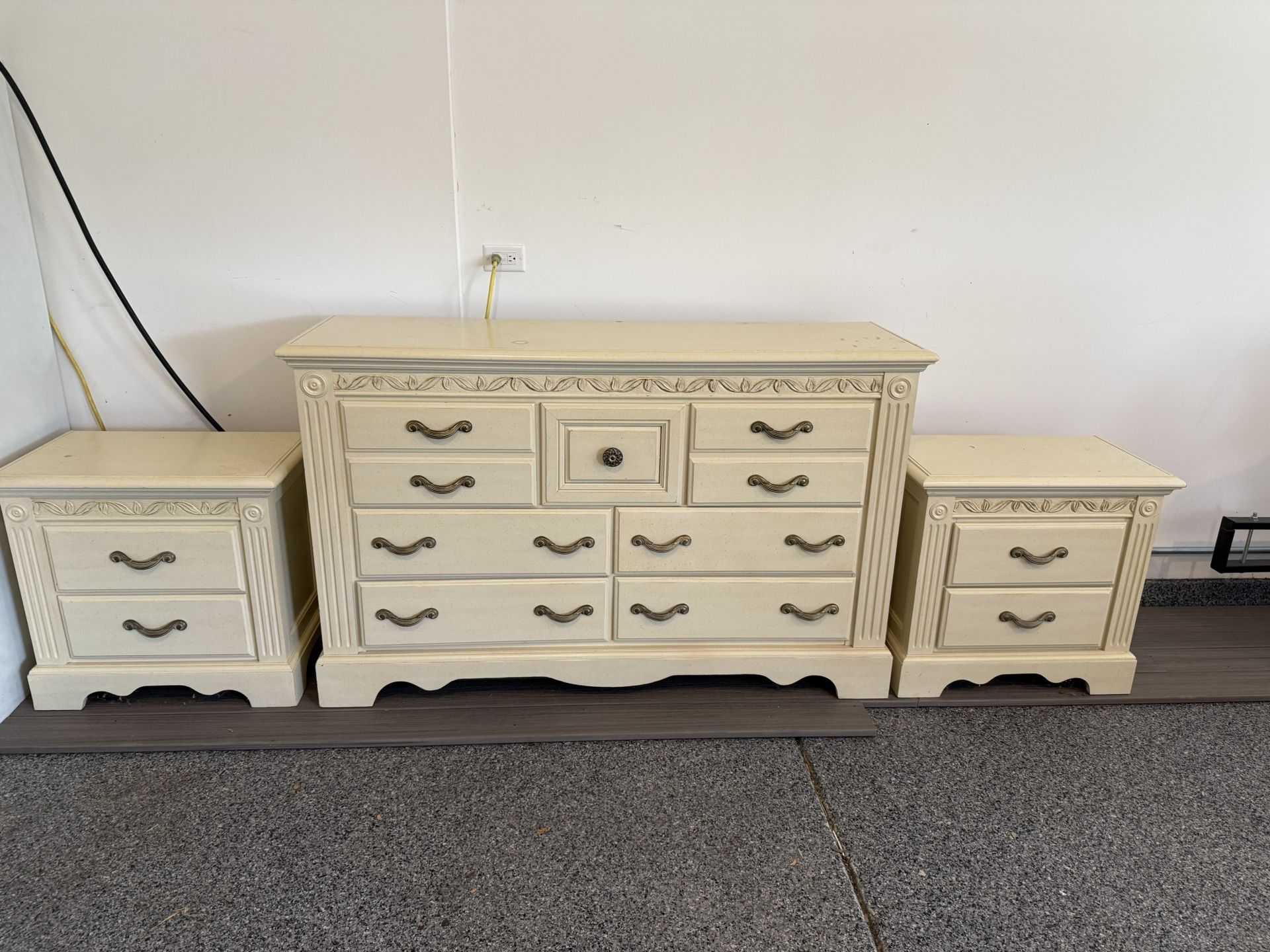 Full Size/Queen Bedroom Set