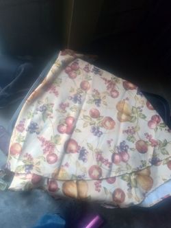 Round Table Cloth With 6 Table Decors