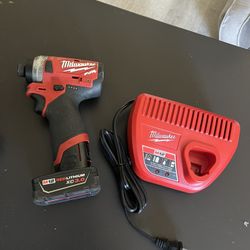 Milwaukee M12 Taladro De Impact Con Bateria 3.0ah Y Cargador $95 Firme Precio 