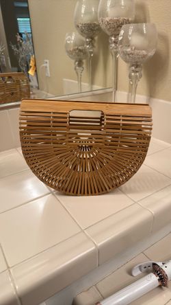Cult Gaia Clutch