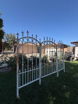 Beautiful gate door with side metal pieces for install free delivery $350