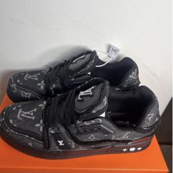 Black Lv Trainer Shoes