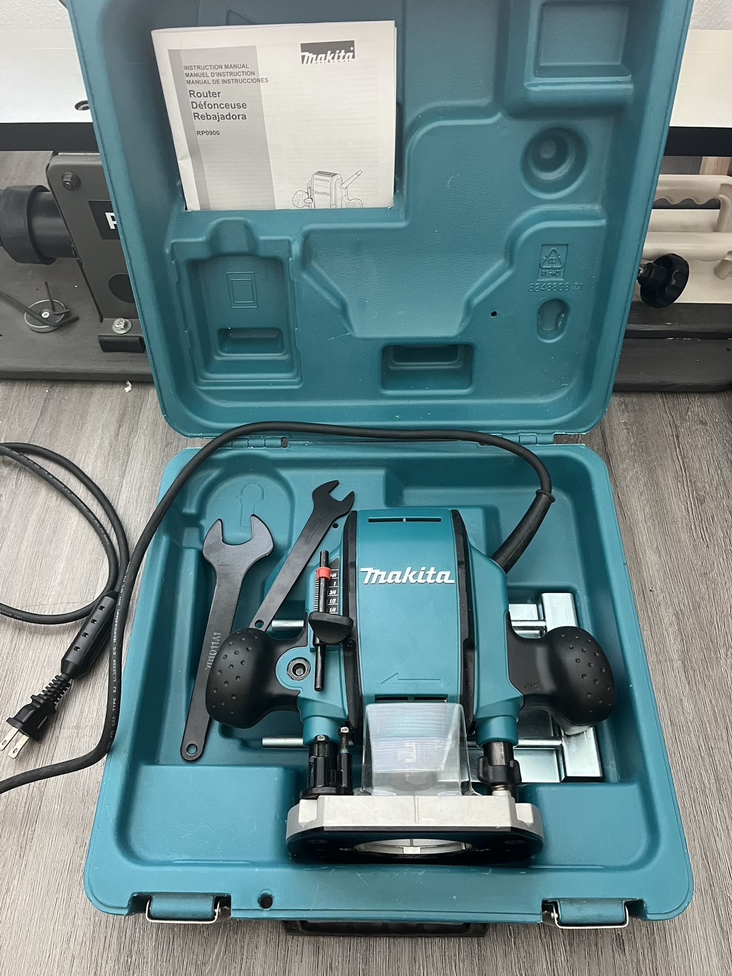 Makita Plunge Router Model 0900