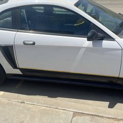 2002mustang 5 vel  placas al corriente el carro corre bien