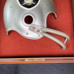 Vintage Oakland Raider Helmet Wall Plaque 
