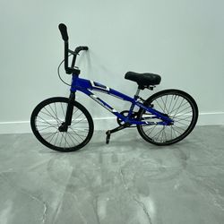 BMX.  Jr     18.76      2 Seats      $300.      Handle Bar Is Rusty Thats All