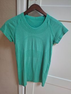 Lululemon green short sleeve shirt