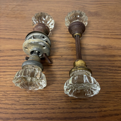 Set of 2 Vintage 12-Point Clear Glass Door Knob Set w/ Spindle Brass Hardware