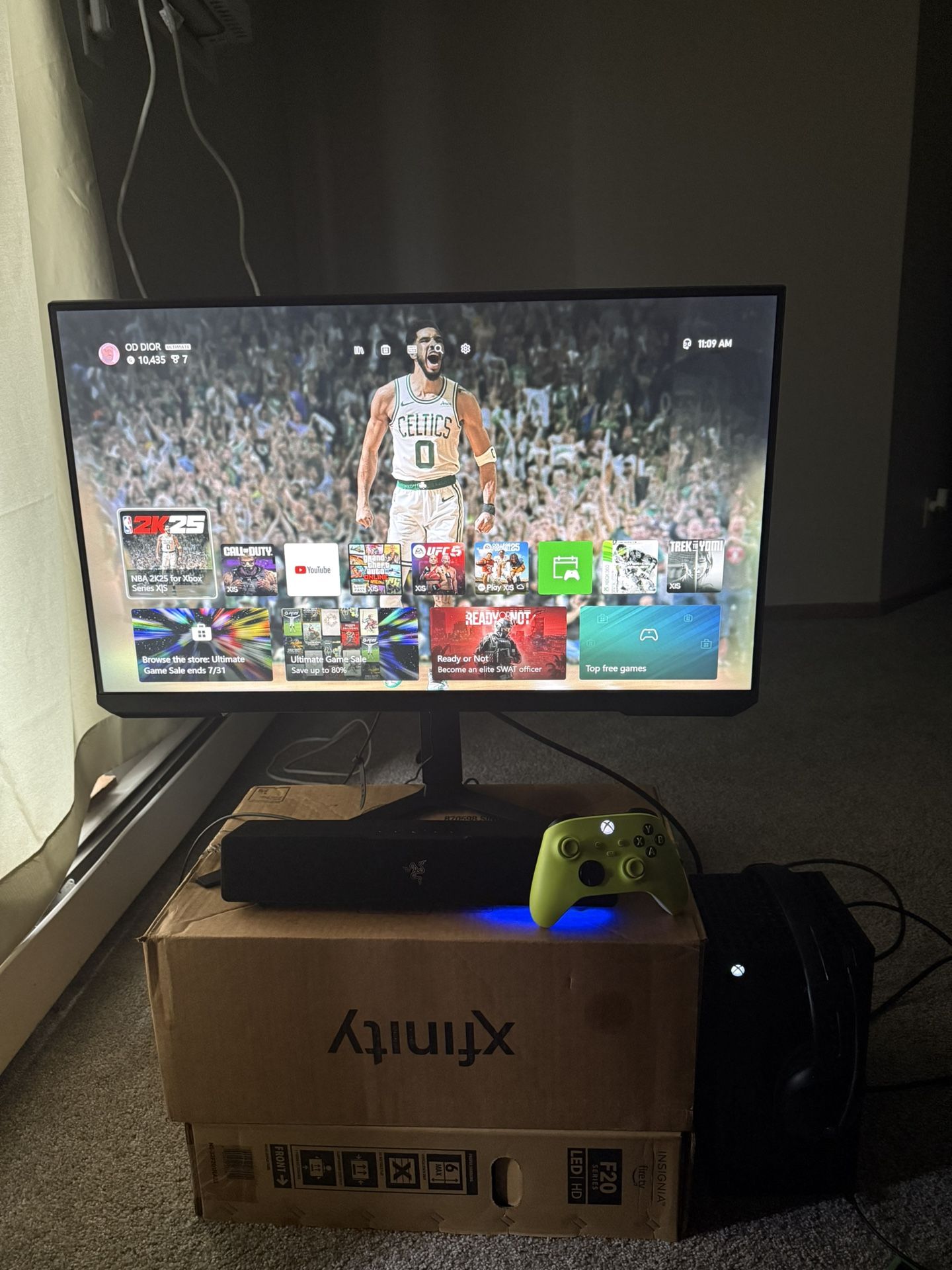 2025 Samsung 32 inch monitor 4K 160hz , razor light up speaker,