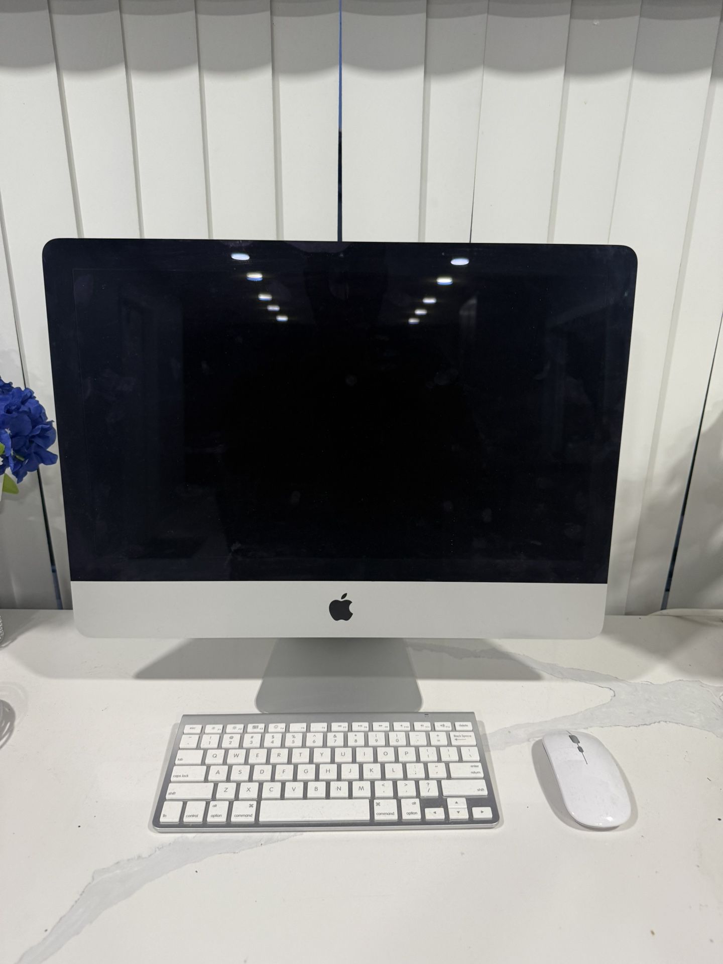 21’ iMac Desktop