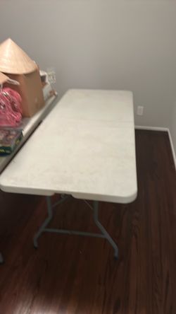 Folding 6 foot table