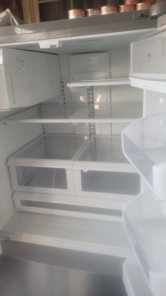 Frigidaire Gallery Refrigerator Freezer