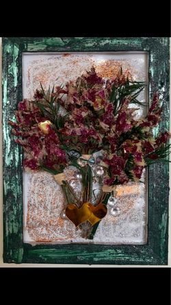 Bouquet of dried flowers in a frame!