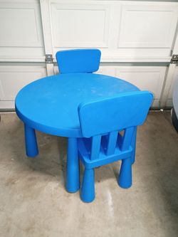 Elsa horse and kids table