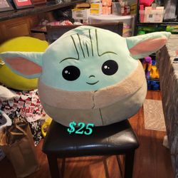 Baby Yoda Squishmallow 