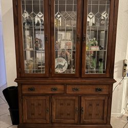 Authentic China cabinet/hutch