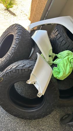 Stock Fenders Toyota Tundra