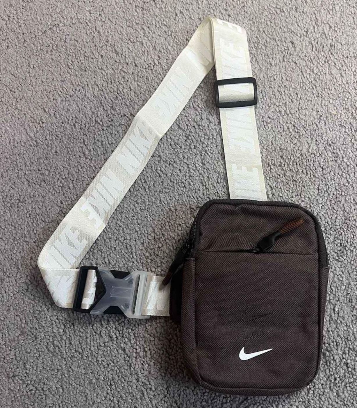 Nike Crossbody Shoulder Travel Bag 5x7