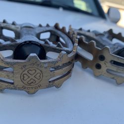 VINTAGE VICTOR BMX PEDDALS