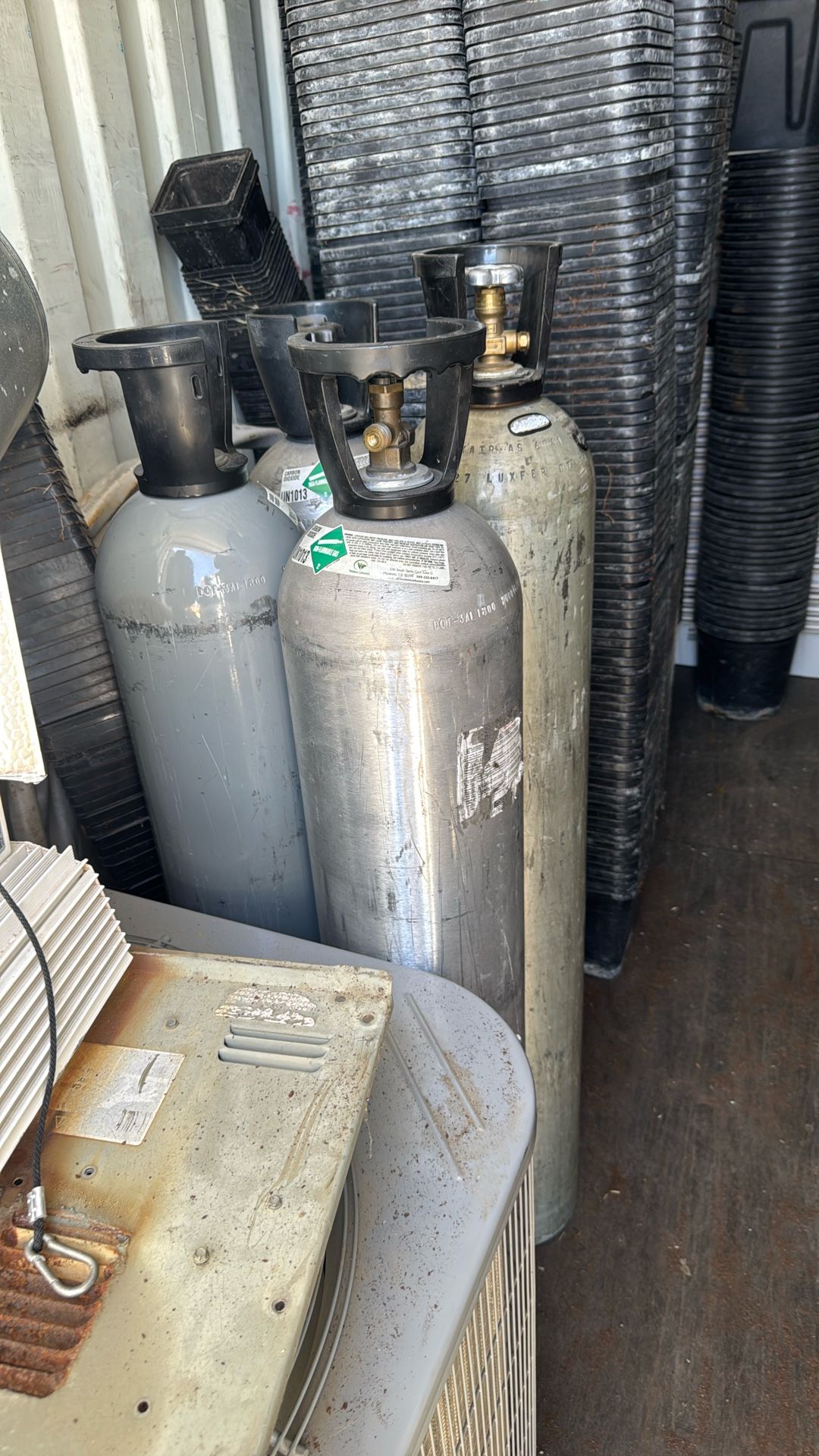 co2 tanks 