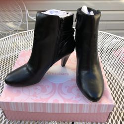 NEW!!  Women’s ‘Bien’ Black Fashion Boots (size 8)