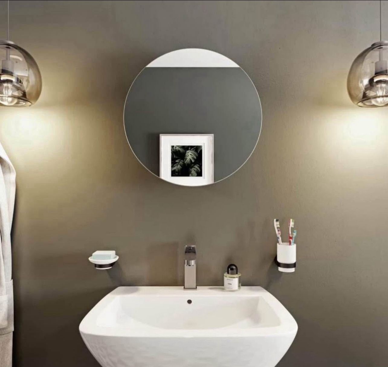 Circular Stainless Steel Bathroom Medicine Cabinet in Chrome (20 x 20in), New in Box