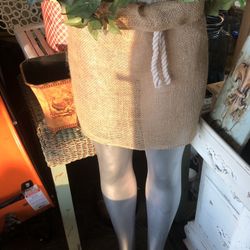 Real “live” Decorated Female Manakin W/burlap Skirt And Plant