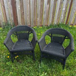 Twin wicker chairs