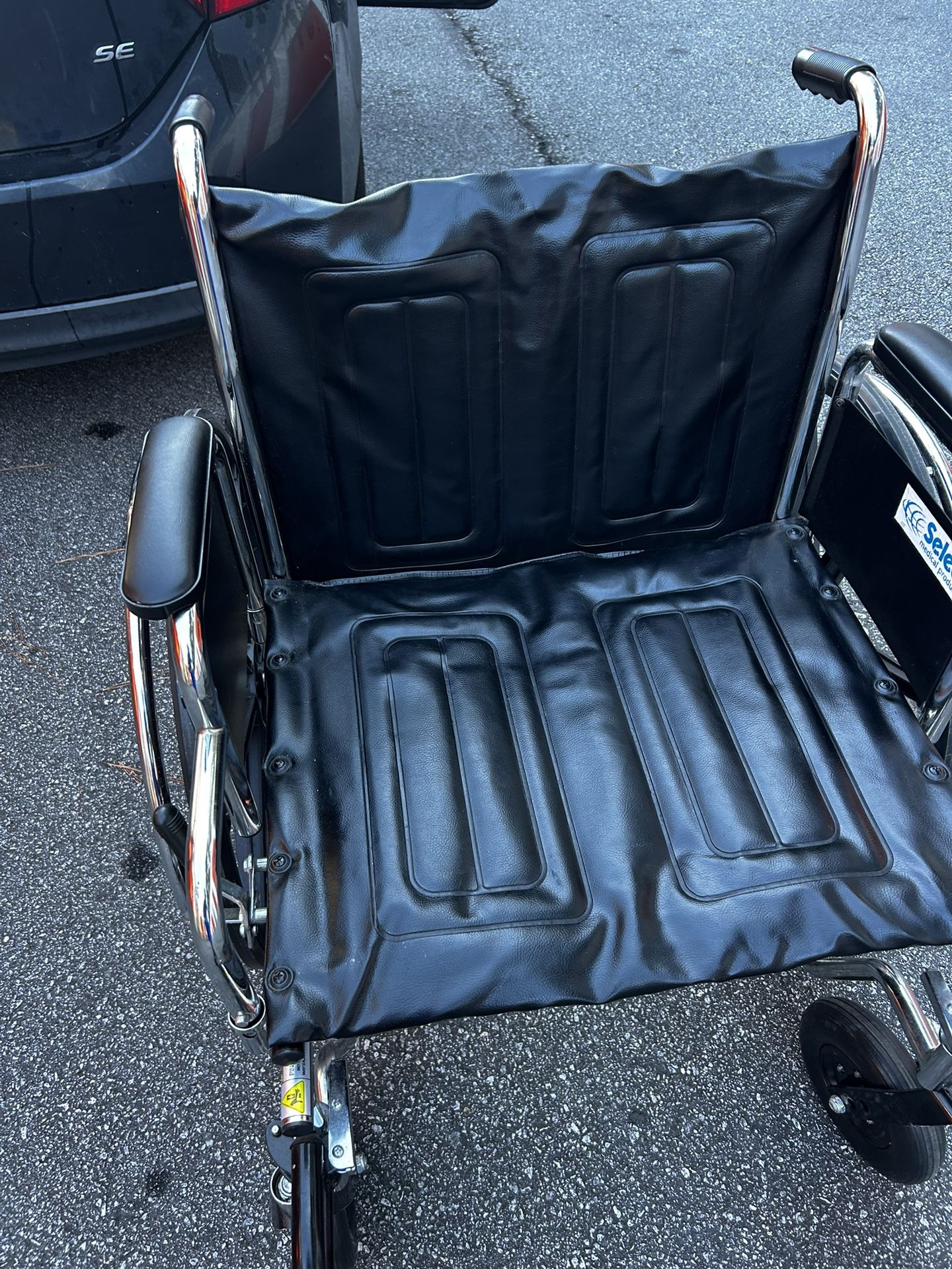 Wheelchair- Medline Bariatric Heavy Duty 22” Seat Width Wheelchair With Footrests