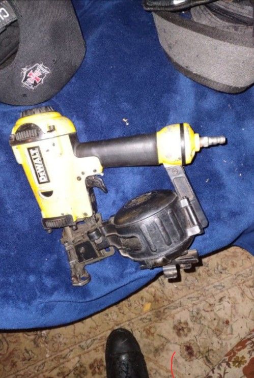Dewalt 15 " Coil Nail Gun