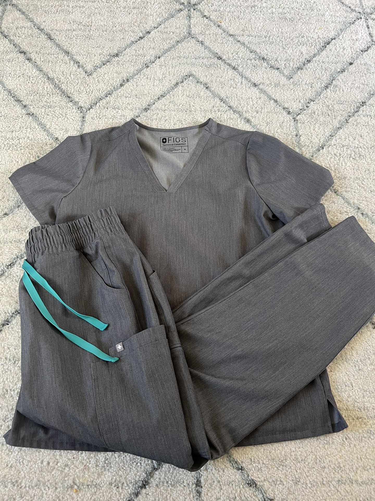 Figs Women’s Graphite Scrub Set Size Medium Yola Skinny Pants And Casma Top