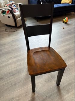Round drop lead dining table with chairs