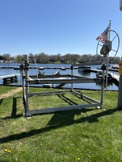 Boat Lift For Vhull Or Pontoon