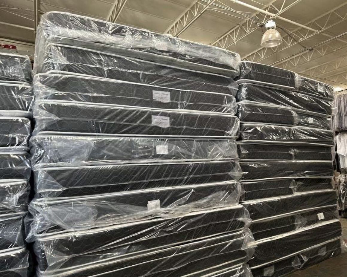 Set King Size Deluxe Mattress And Box Spring