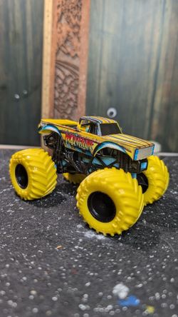 Moster Jam Marvel  Wolverine 1:64