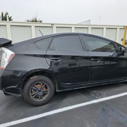 2010 toyota prius 4 dr black good tires parts car first $1200 takes it.