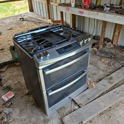 ***GE Gas Oven*** 600 OBO