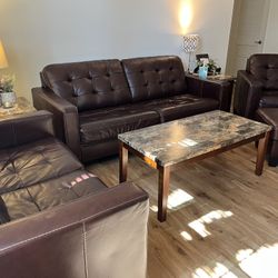 Sofas-Beautiful Leather Living Room Set – Excellent Condition!