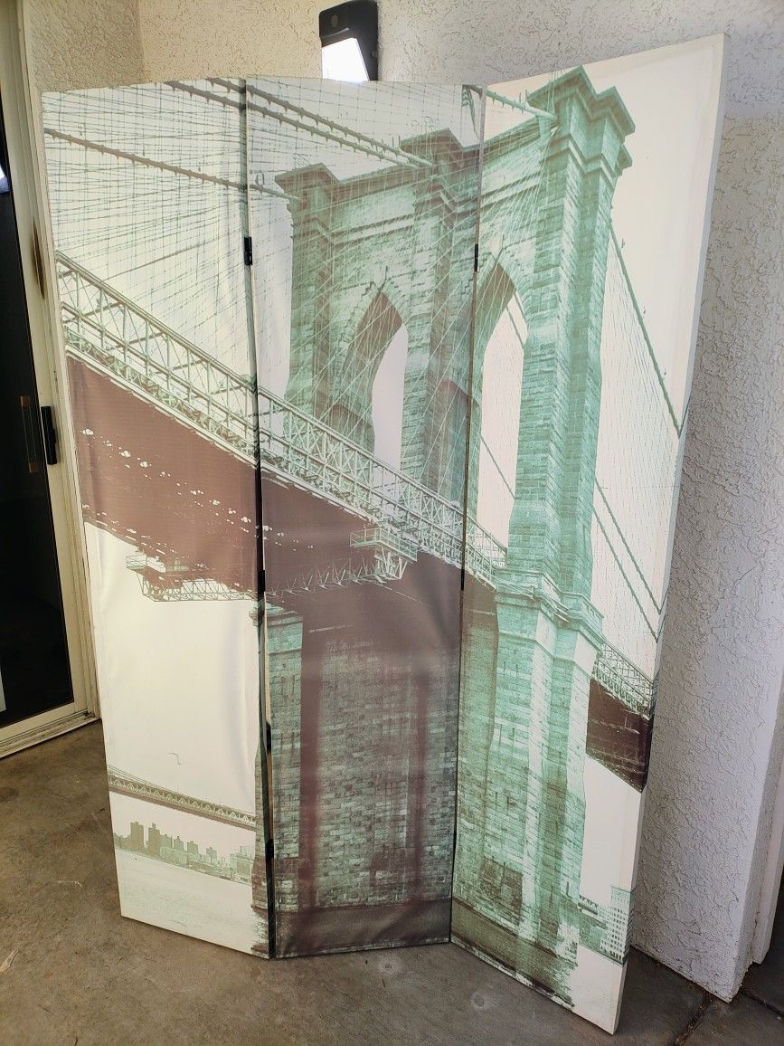 Room Divider...Pic Of The Brooklyn Bridge On It