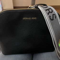 Micheal Kors Med Shoulder Bag Great Condition 