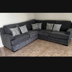 Modern Comfortable Sectional Sofa New In Box