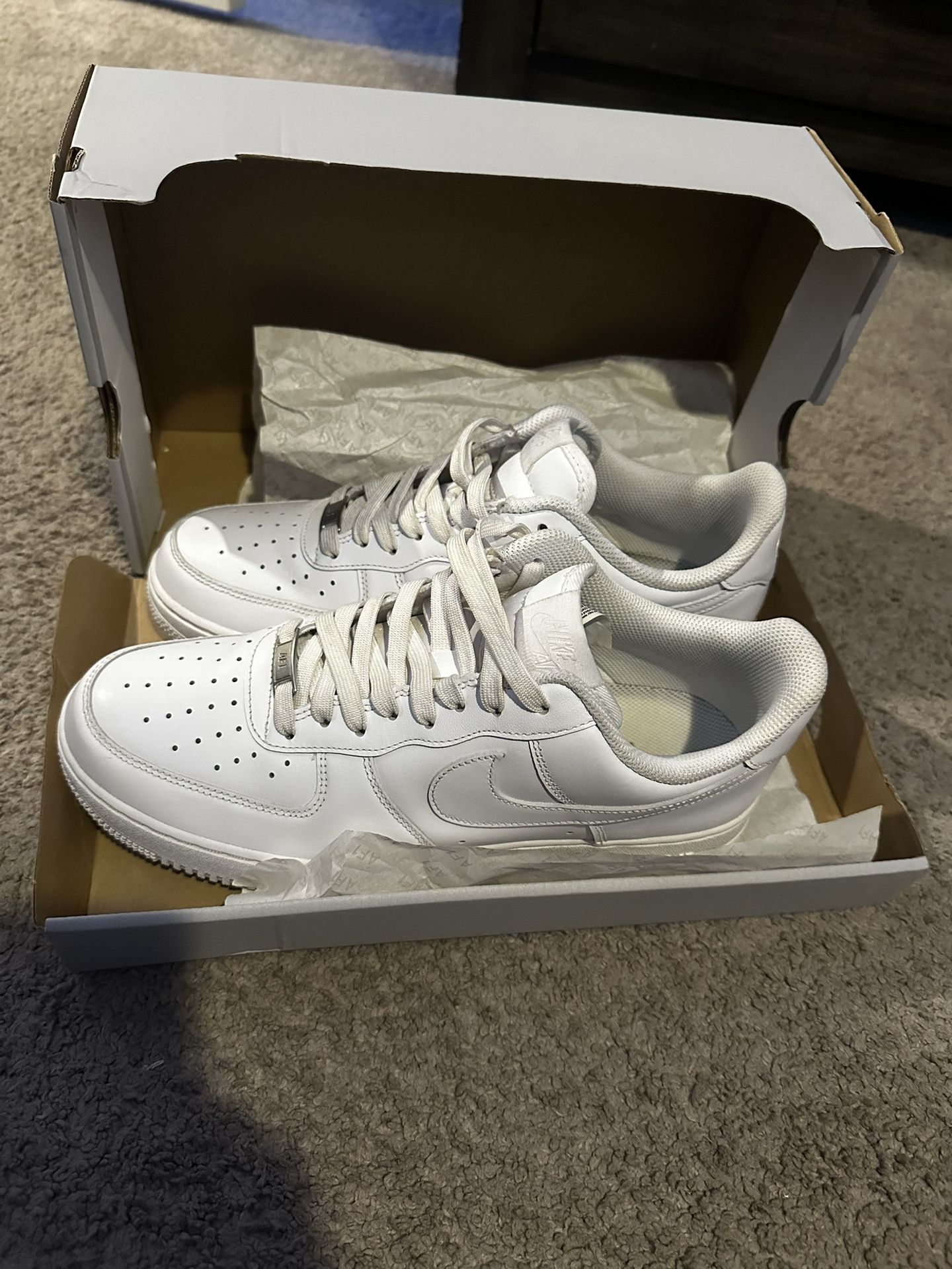 White AF1 (including crease protectors)