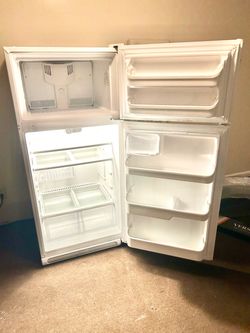 Frigidaire Top Freezer Fridge in Perfect Condition