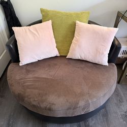 Round Swivel Chair