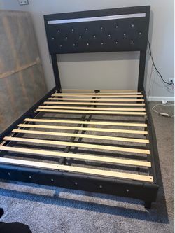 BedFrame Queen size