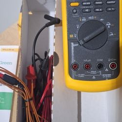 New" Fluke Multimeter Temperature 