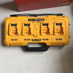 DeWalt DCB104 Multi Charger