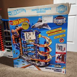 Hot Wheels Super Ultimate Garage Track Set for Sale in Aurora CO OfferUp