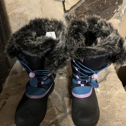 Kamik Snow Boots Kids $30 Size 5 Kids